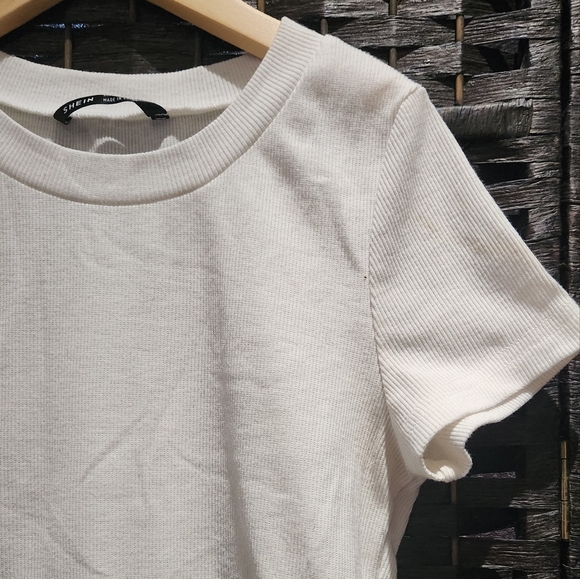🐞6/36🐞 Shein Cropped tee - Picture 2 of 4